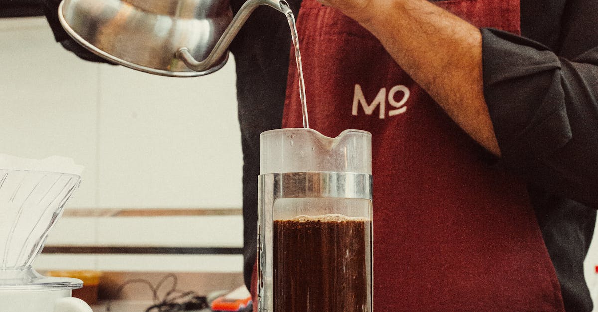 Who is eligible for a hot water rebate in Victoria?